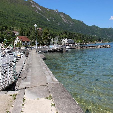 Pieds Dans L'Eau Au Lac Du Bourget Ле Бурже-дю-Лак Екстериор снимка